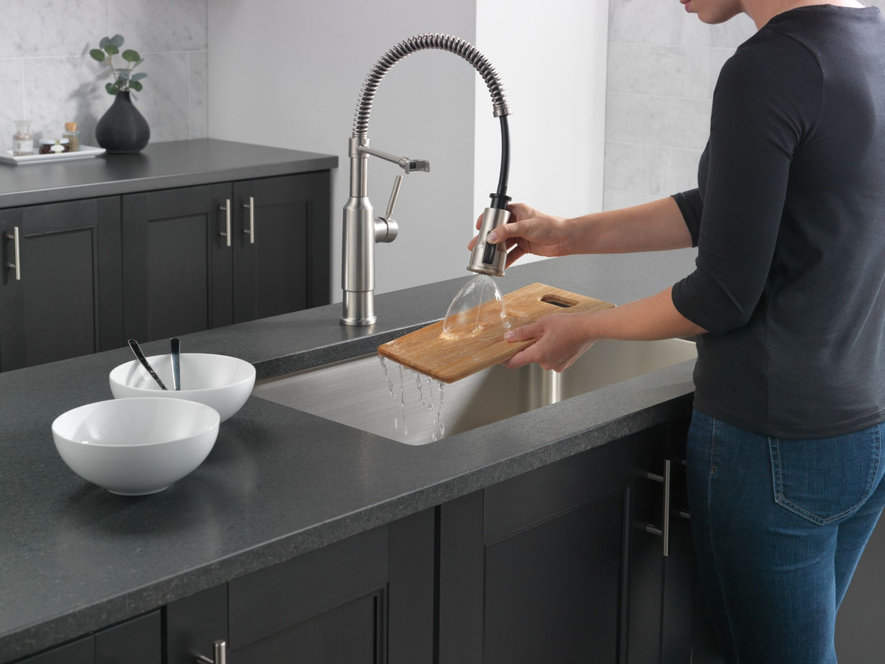 Delta 18804Z-SP-DST Theodora Single Handle Pull Down Spring Kitchen Faucet, Spotshield Stainless