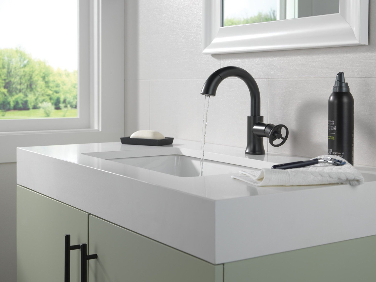 Delta 558HAR-BLPD-DST Trinsic Single Handle Pull Down Bathroom Faucet, Matte Black