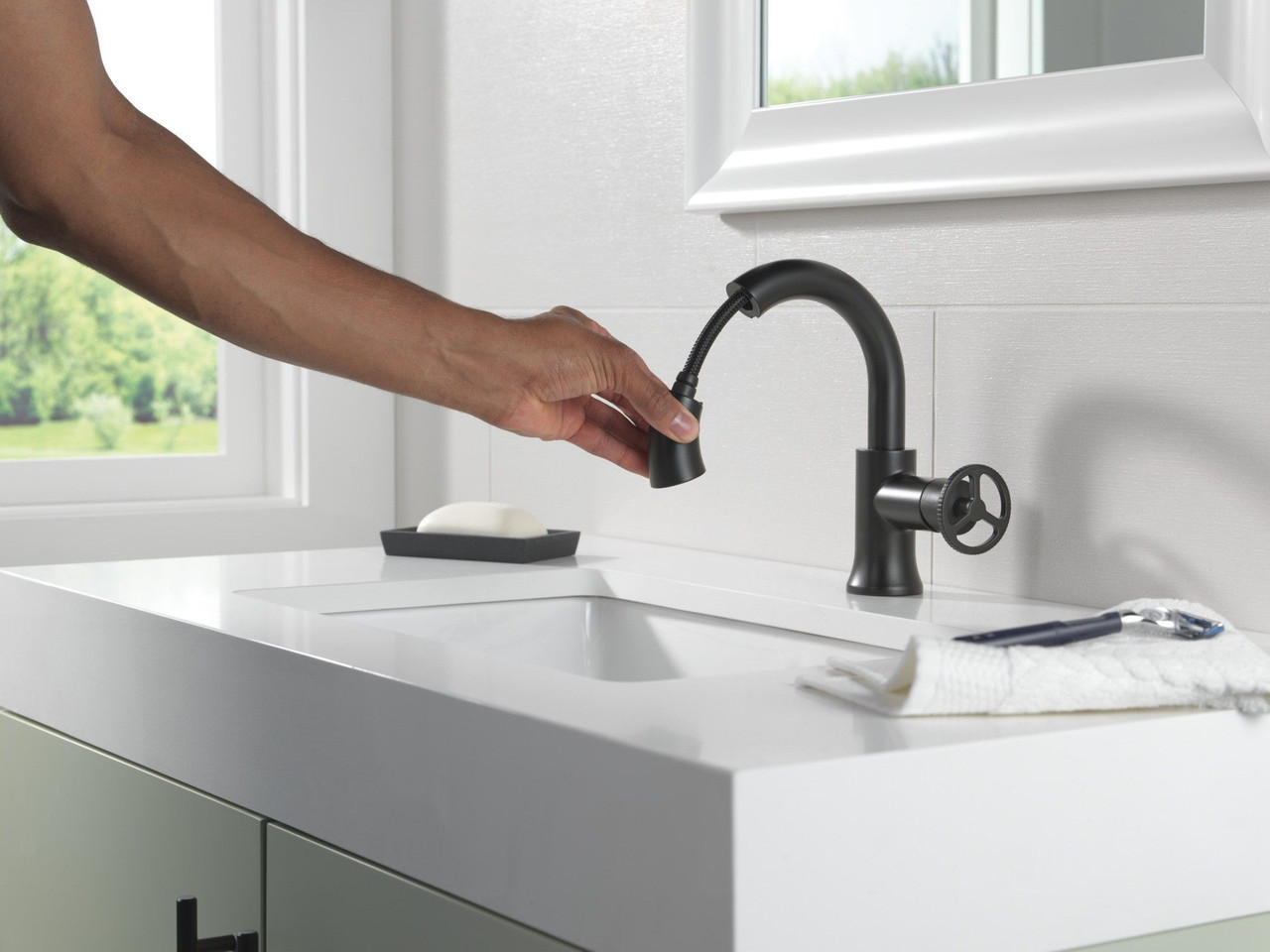 Delta 558HAR-BLPD-DST Trinsic Single Handle Pull Down Bathroom Faucet, Matte Black