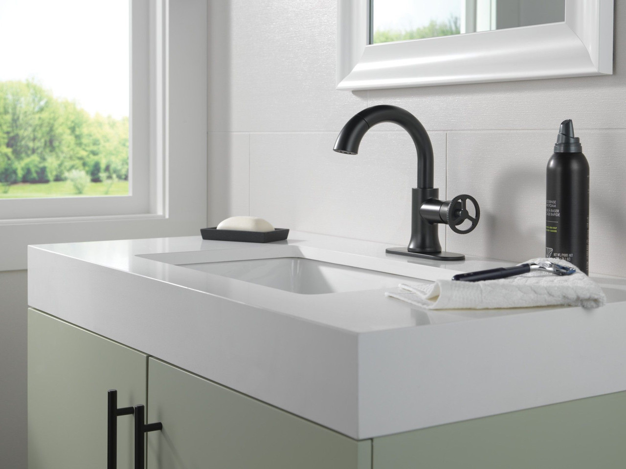 Delta 558HAR-BLPD-DST Trinsic Single Handle Pull Down Bathroom Faucet, Matte Black