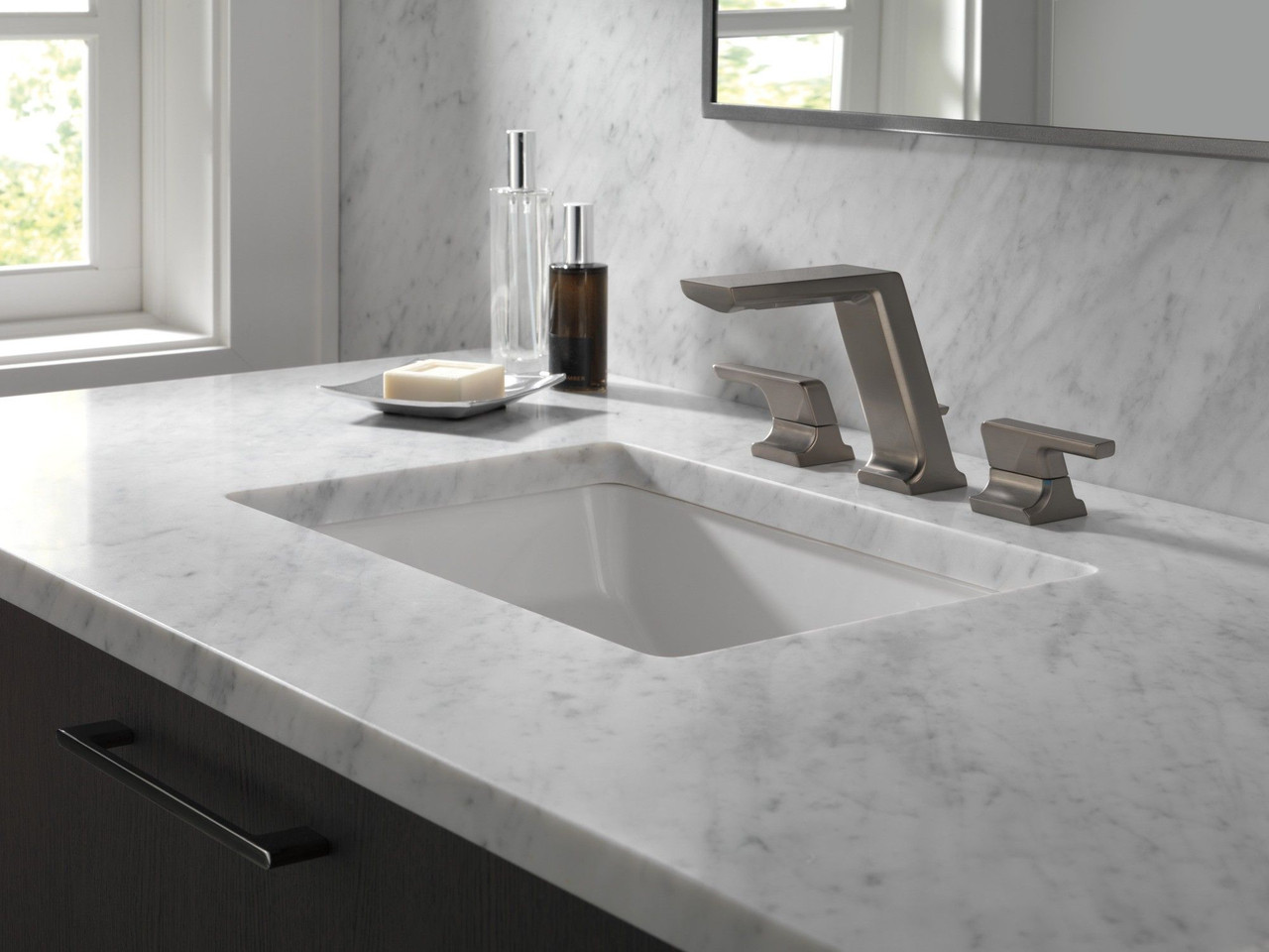 Delta 3599LF-KS-PR-MPU Pivotal Two Handle Widespread Bathroom Faucet, Lumicoat Black Stainless