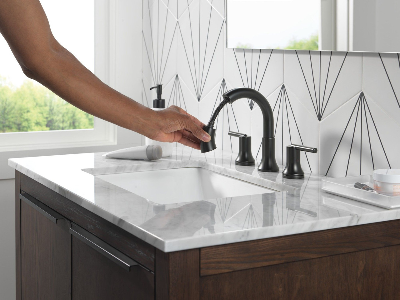 Delta 3559-BLPD-DST Trinsic Two Handle Widespread Pull Down Bathroom Faucet, Matte Black