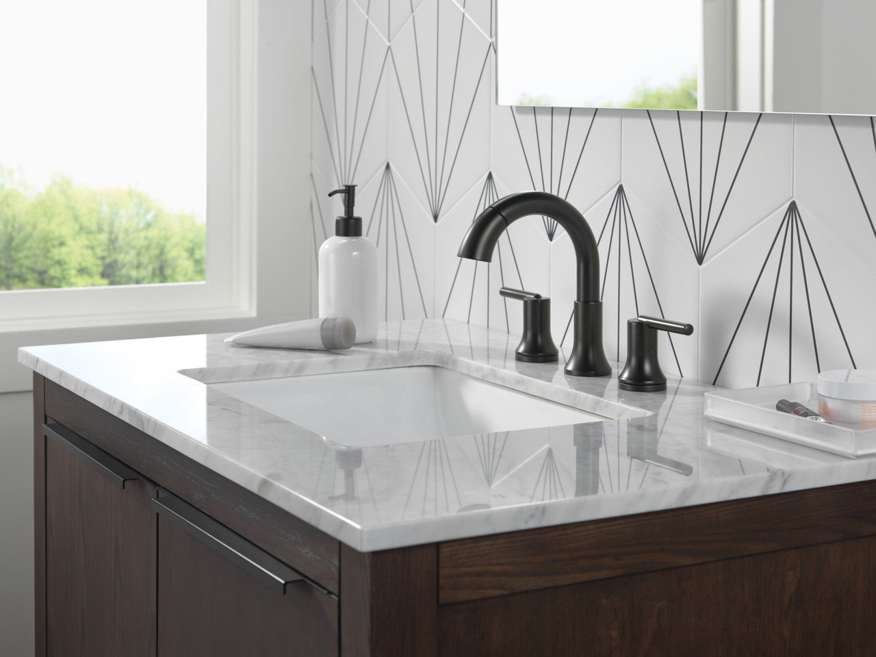 3559-BLPD-DST Trinsic Two Handle Widespread Pull Down Bathroom Faucet, Matte Black