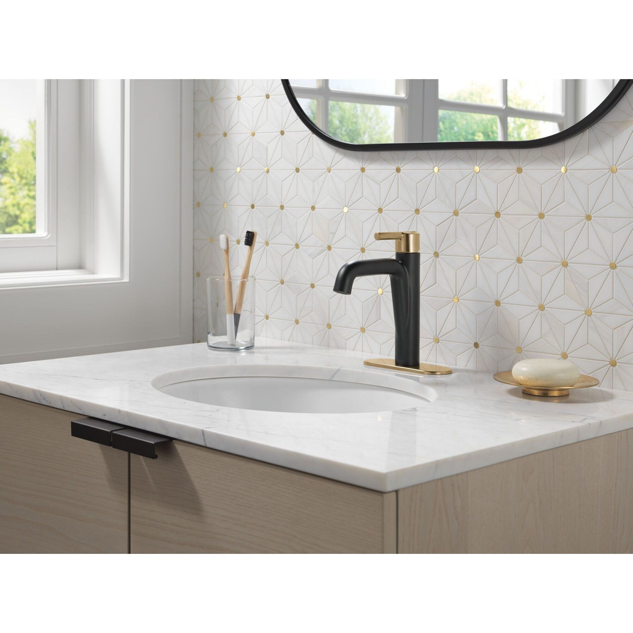 Delta 15849LF-GZ Nicoli 7.94-in x 6.00-in x 9.06-in Single Handle Bathroom Faucet, Matte Black and Champagne Bronze