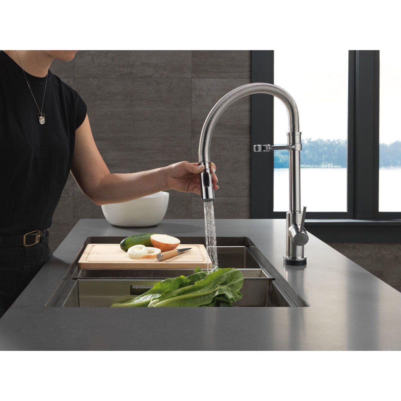 9659TL-AR-DST Trinsic 11.50-in x 4.19-in x 20.44-in Touch2O Kitchen Faucet with Touchless Technology, Arctic Stainless
