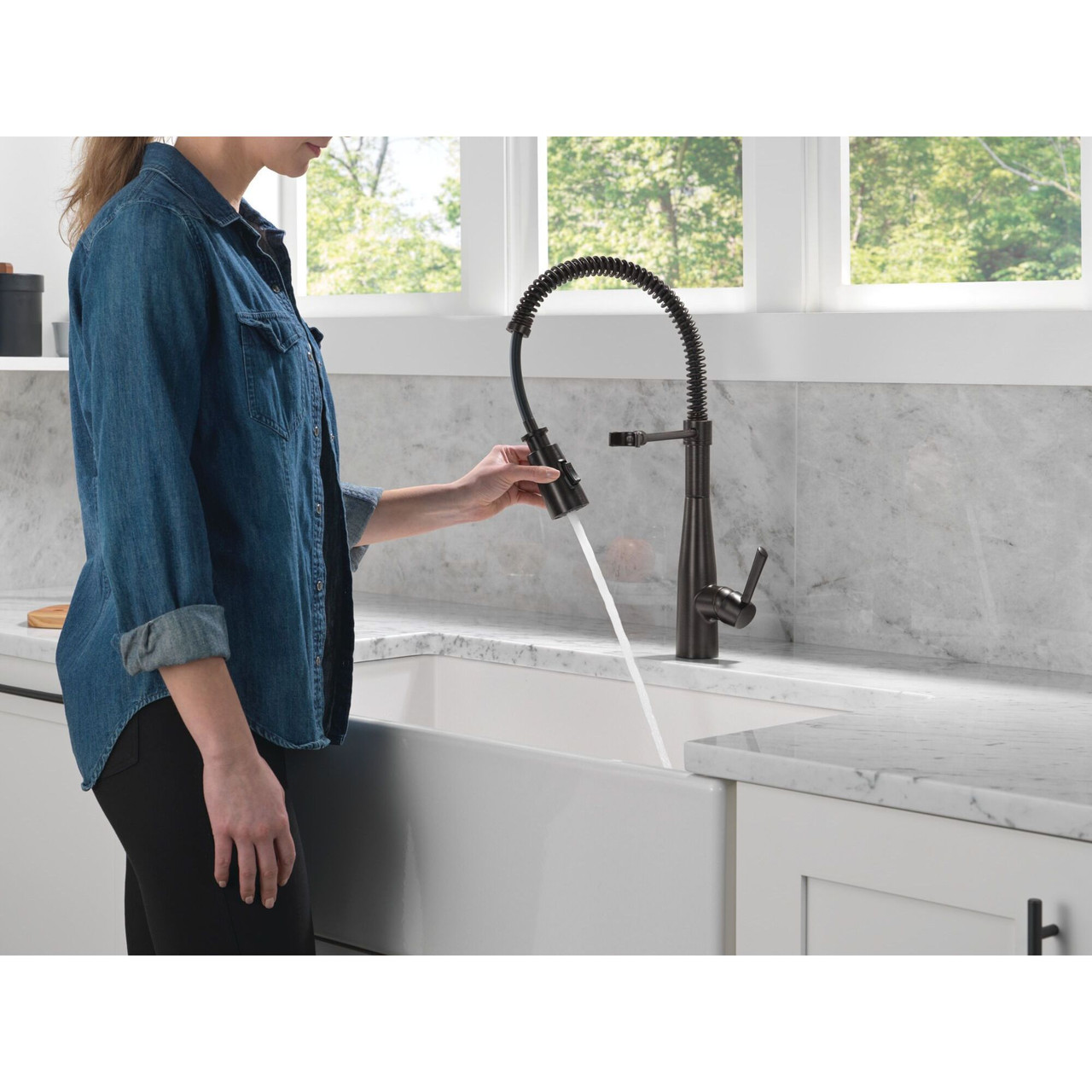 9613-RB-DST Essa 11.50-in x 4.13-in x 19.38-in Single-Handle Pull-Down Spring Kitchen Faucet, Venetian Bronze