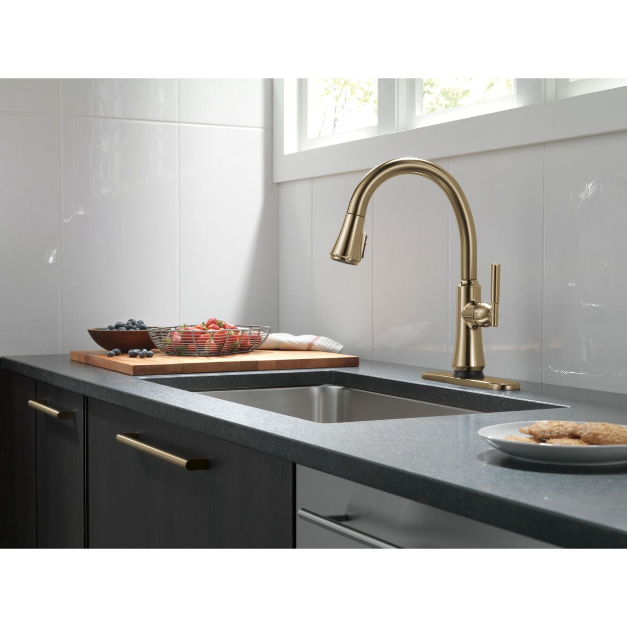 9179T-CZ-DST Coranto 1.25-in x 10.75-in x 16.00-in Single-Handle Pull-Down Kitchen Faucet with Touch2O Technology, Champagne Bronze