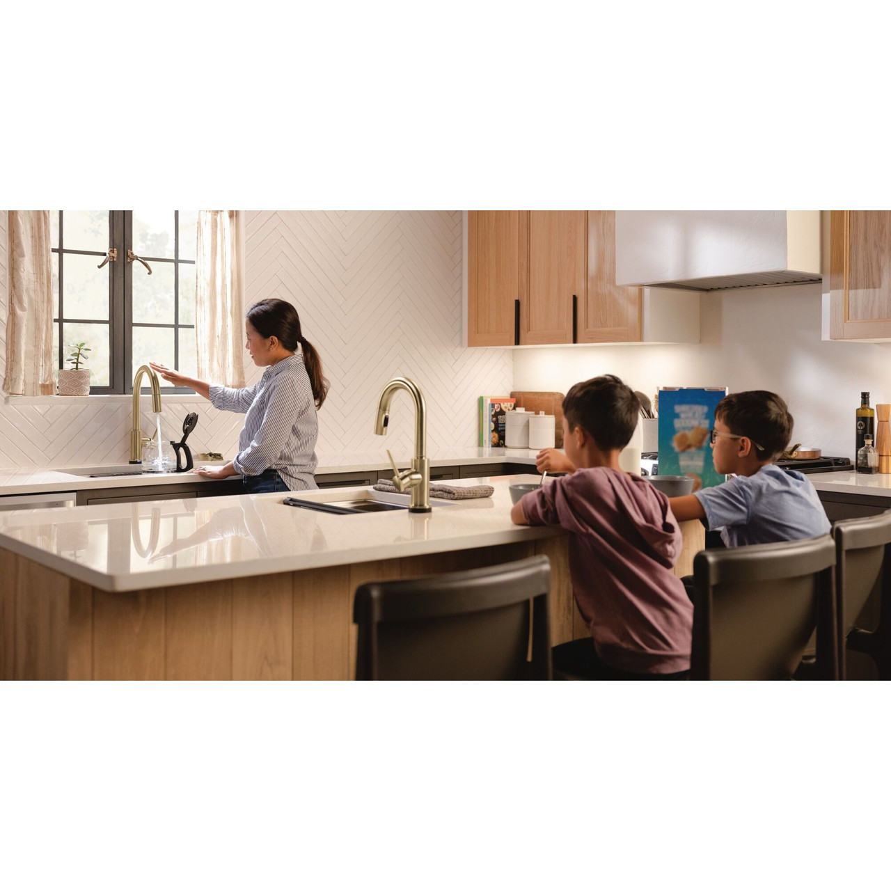 9159TLV-CZ-DST Trinsic 11.38-in x 4.19-in x 16.19-in VoiceIQ Kitchen Faucet with Touch2O with Touchless Technology, Champagne Bronze