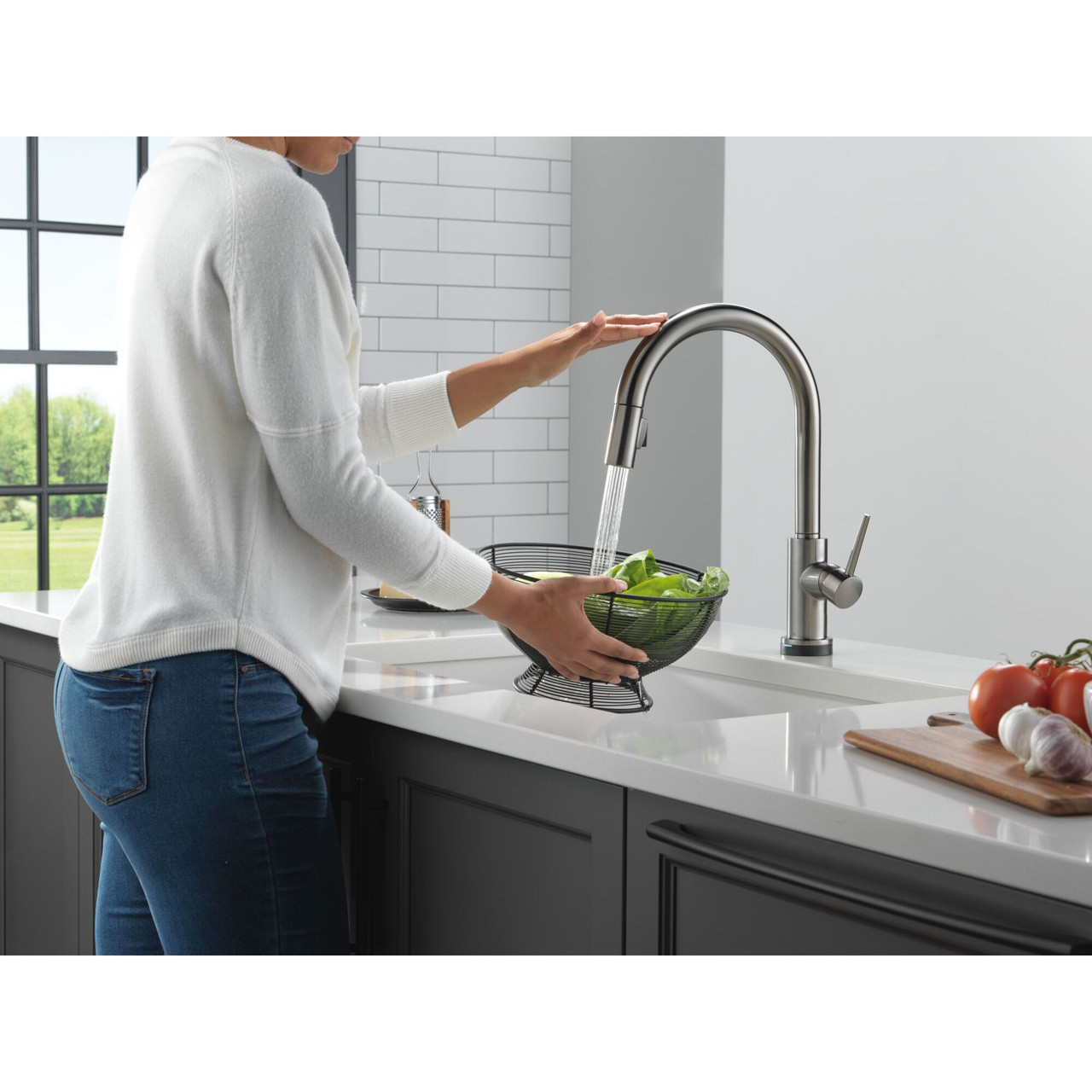 9159TL-KS-DST Trinsic 11.38-in x 4.19-in x 16.19-in Touch2O Kitchen Faucet with Touchless Technology, Black Stainless