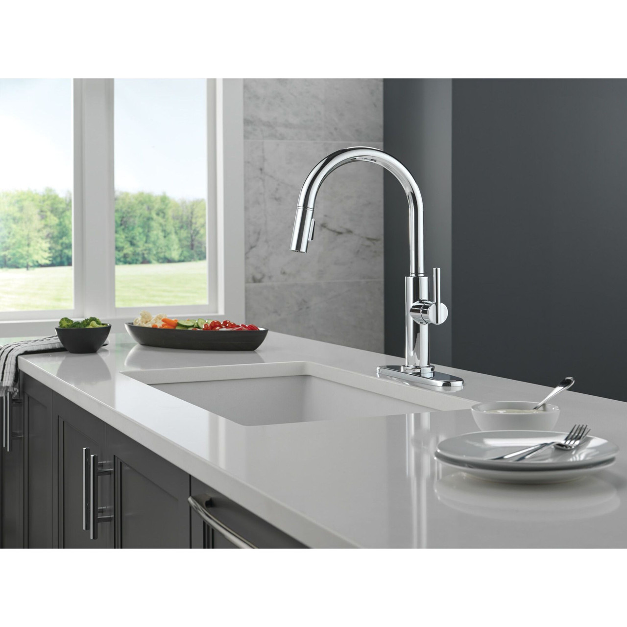 Delta 19867LF Nicoli 11.06-in x 10.75-in x 17.06-in Single-Handle Pull-Down Kitchen Faucet, Chrome