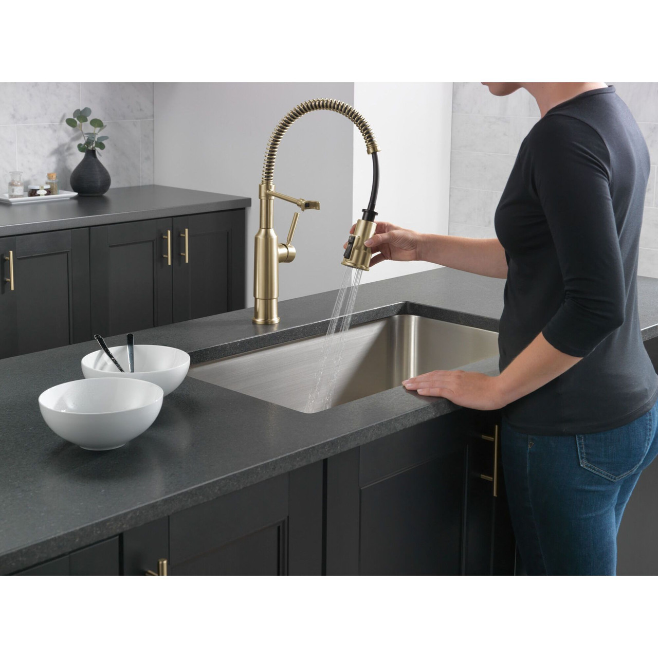Delta 18804Z-CZ-DST Theodora 11.94-in x 10.75-in x 20.25-in Single-Handle Pull-Down Spring Kitchen Faucet, Champagne Bronze