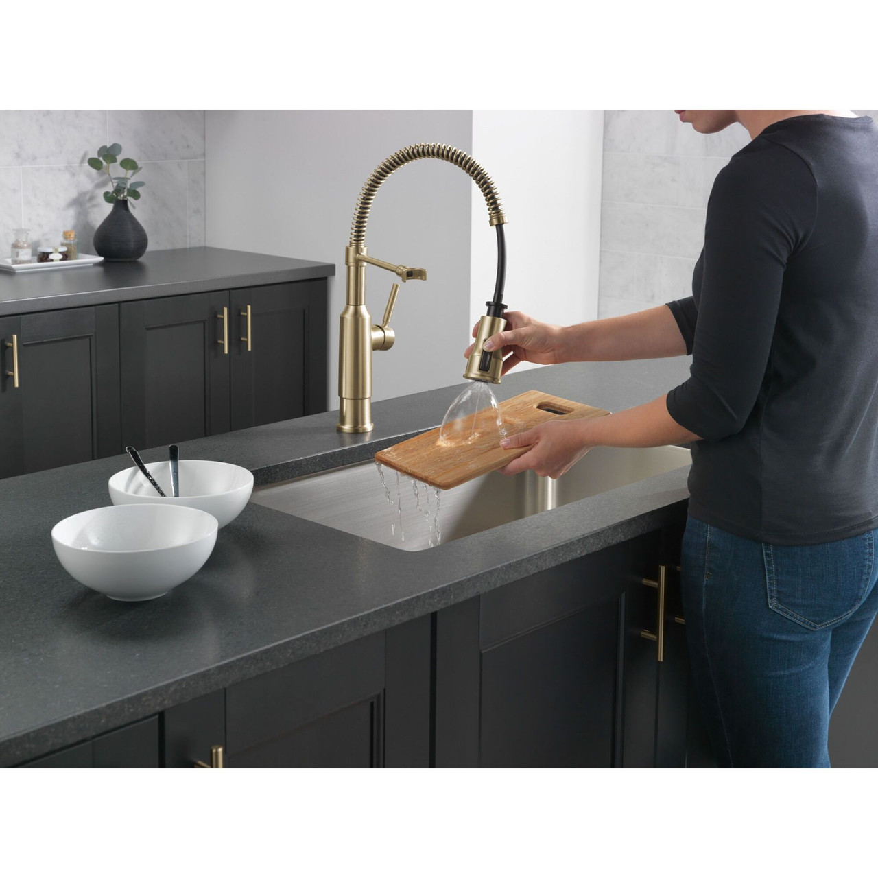 Delta 18804Z-CZ-DST Theodora 11.94-in x 10.75-in x 20.25-in Single-Handle Pull-Down Spring Kitchen Faucet, Champagne Bronze