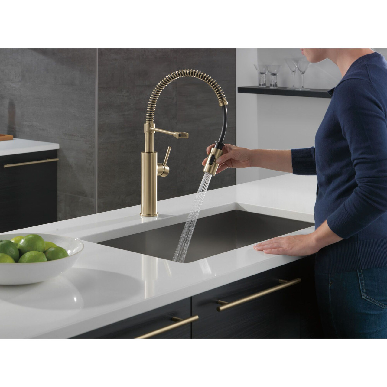 Delta 18803-CZ-DST Antoni 9.00-in x 10.50-in x 19.75-in Single-Handle Pull-Down Spring Kitchen Faucet, Champagne Bronze