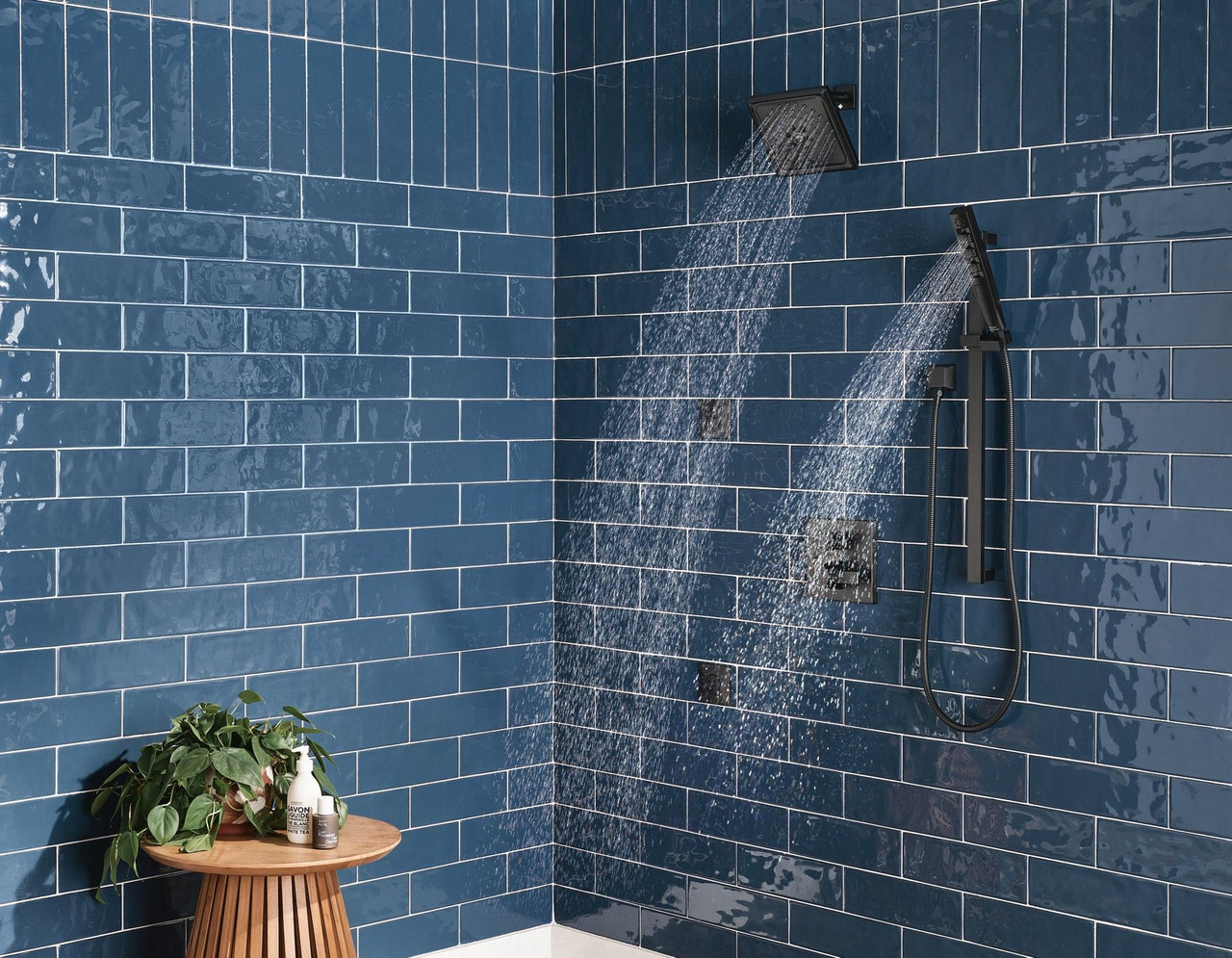 T27967-BL Ara Angular Modern Monitor 17 Series Valve Trim with 6-Setting Integrated Diverter, Matte Black