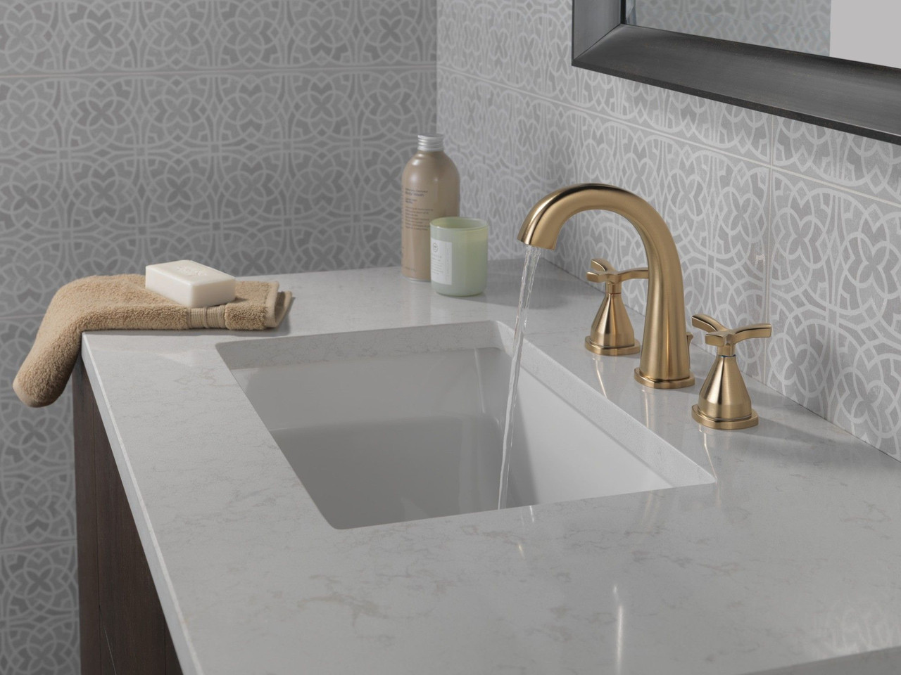 Delta 357756-CZMPU-DST Stryke Widespread Faucet, Champagne Bronze