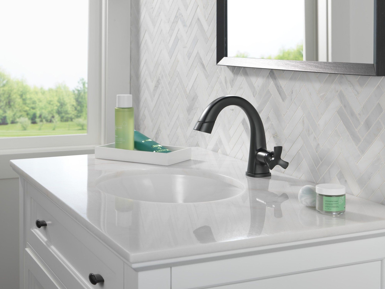 Delta 5776-BLPD-DST Stryke Single Handle Pull Down Bathroom Faucet, Matte Black