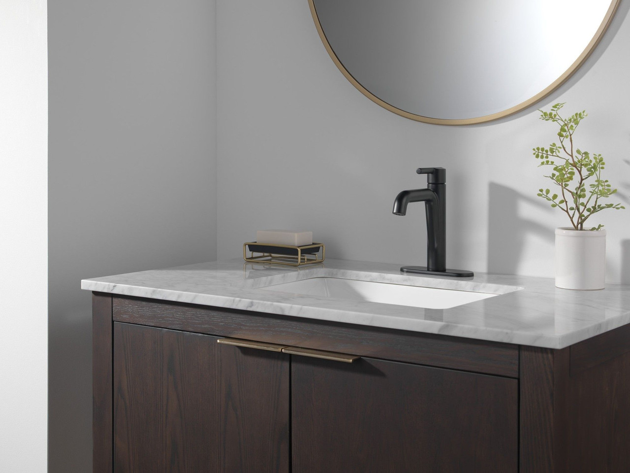 Delta 15849LF-BL Nicoli Single Handle Bathroom Faucet, Matte Black