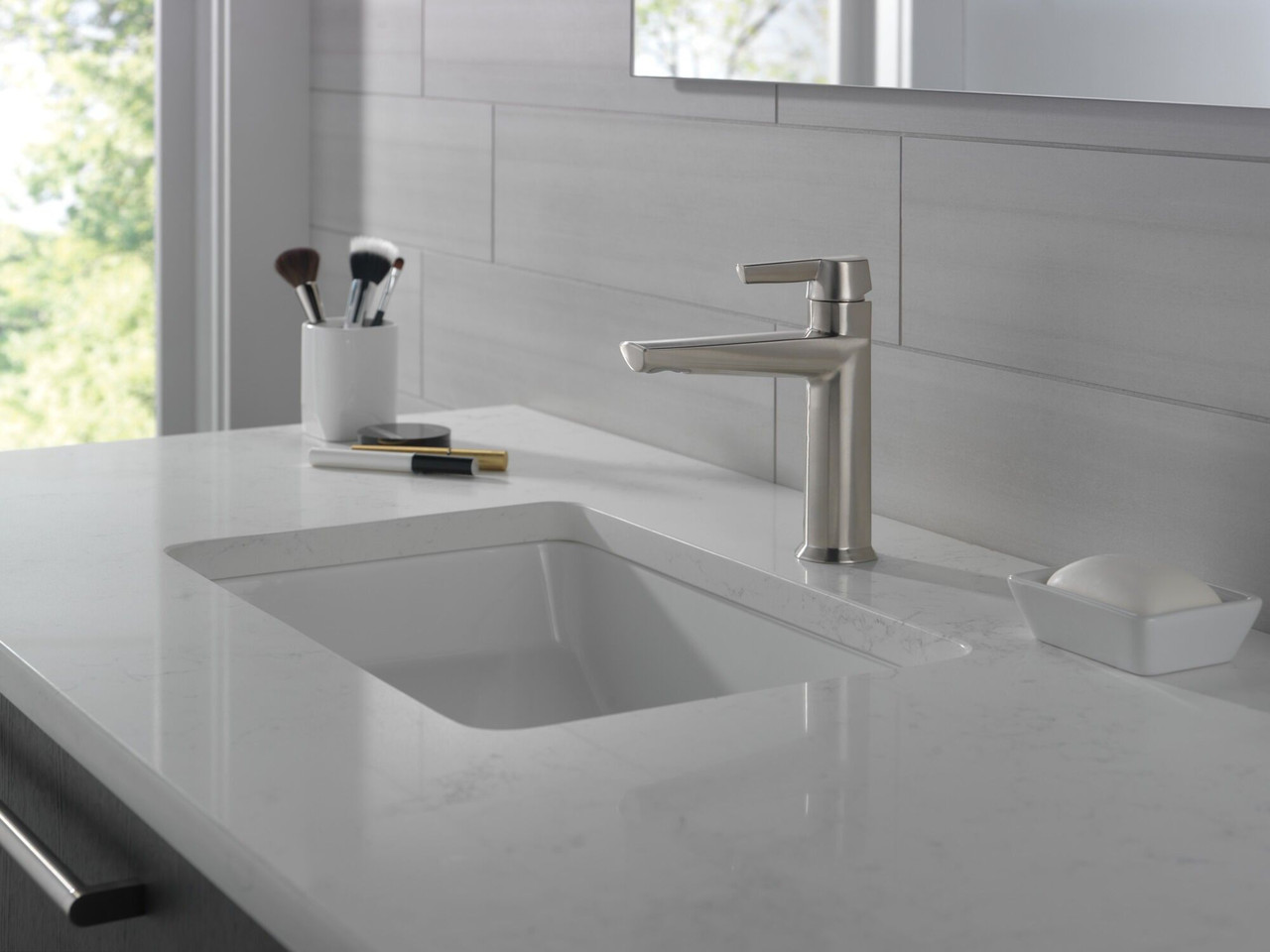 Delta 571-SS-PR-MPU-DST Galeon Single Handle Bathroom Faucet, Lumicoat Stainless