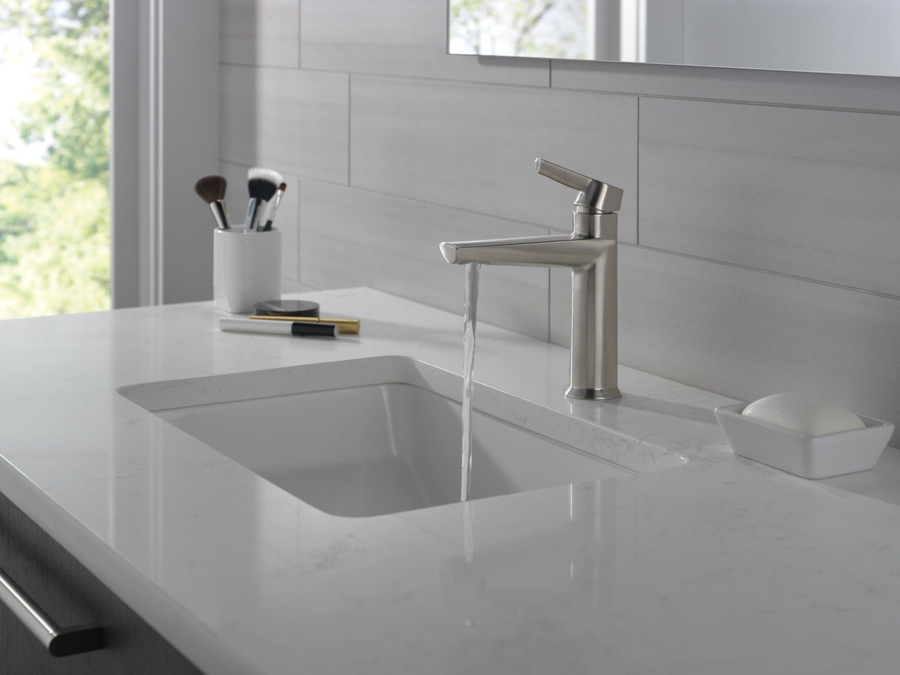 Delta 571-SS-PR-MPU-DST Galeon Single Handle Bathroom Faucet, Lumicoat Stainless