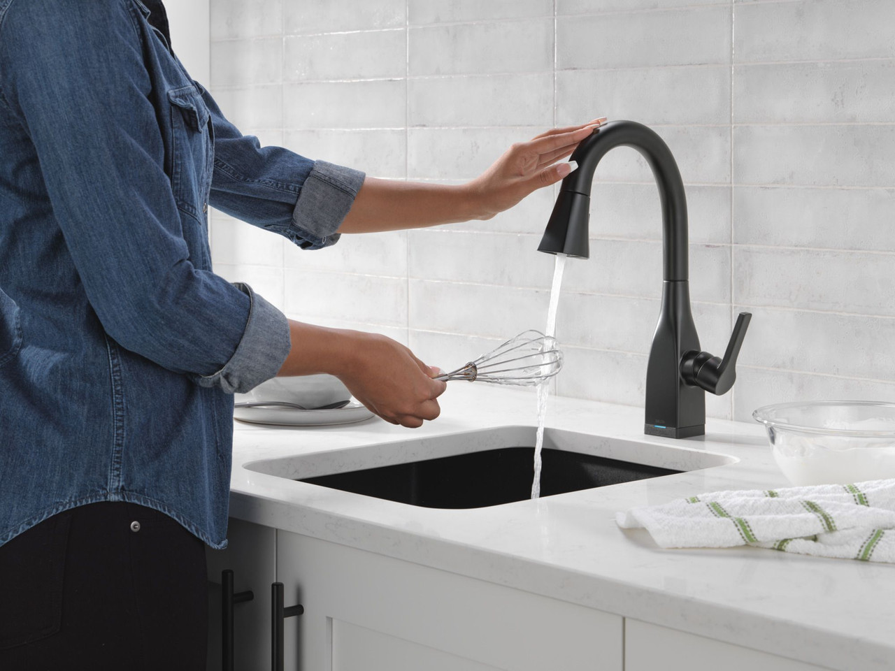 9983T-BL-DST Mateo Single Handle Pull Down Bar or Prep Faucet with Touch2O Technology, Matte Black
