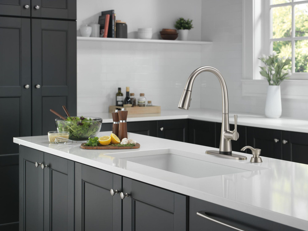 Delta 19835TZ-SPSD-DST Auburn Single Handle Pull Down Kitchen Faucet with Soap Dispenser and Touch2O Technology, Spotshield Stainless