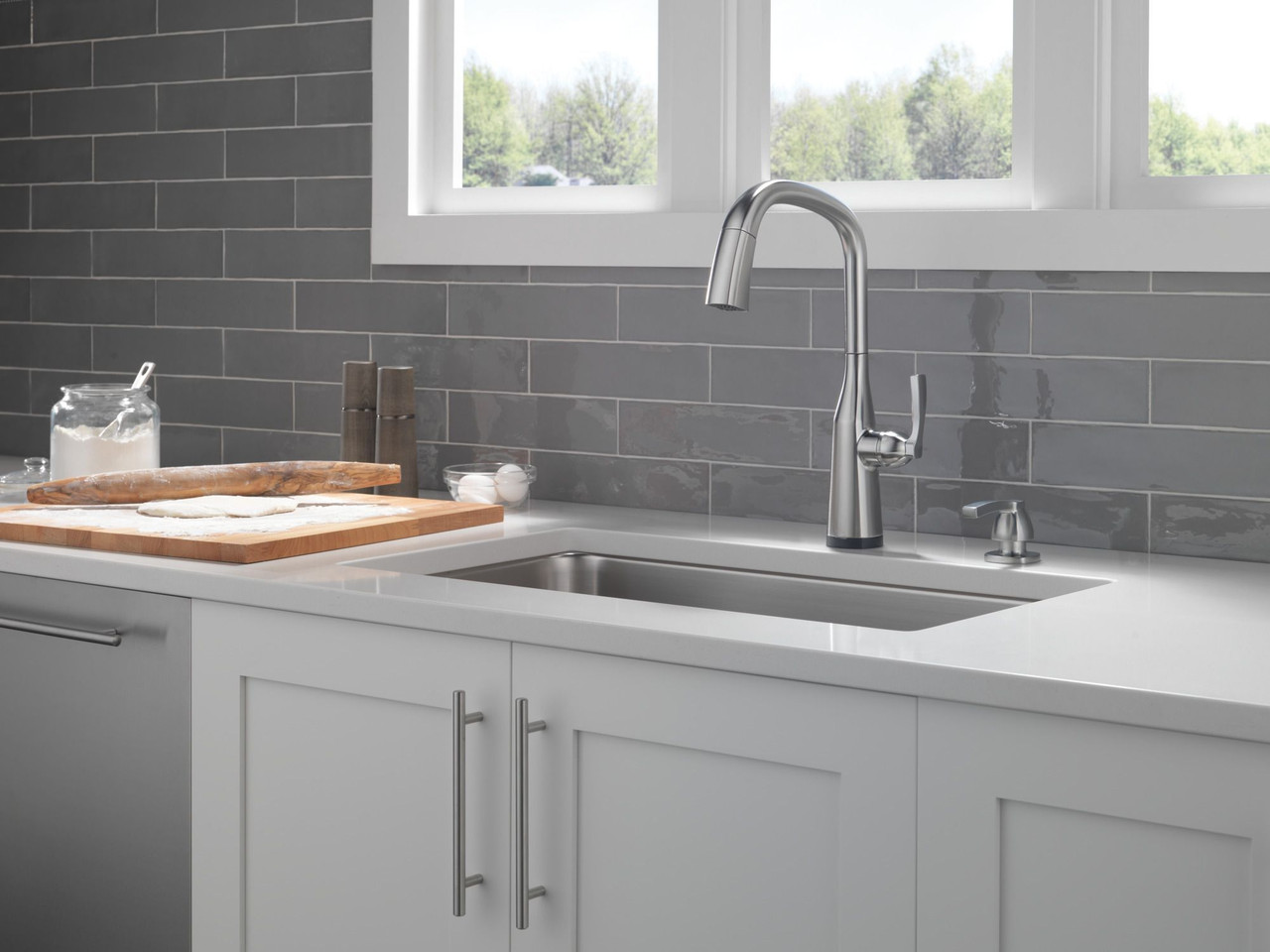 9176T-AR-PR-DST Stryke Single Handle Pull Down Kitchen Faucet with Touch 2O Technology, Lumicoat Arctic Stainless