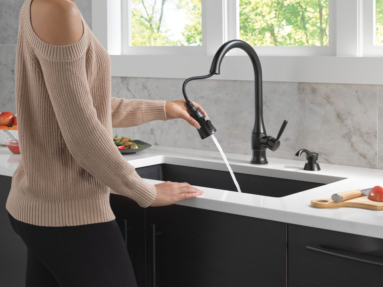 Delta 19831Z-BLSD-DST Hazelwood Single Handle Pull Down Kitchen Faucet with Soap Dispenser and ShieldSpray Technology, Matte Black