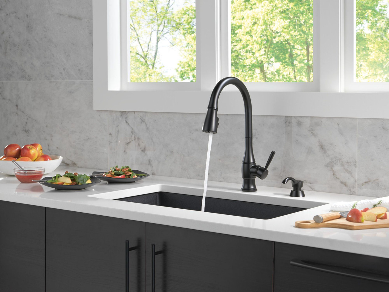 Delta 19831Z-BLSD-DST Hazelwood Single Handle Pull Down Kitchen Faucet with Soap Dispenser and ShieldSpray Technology, Matte Black