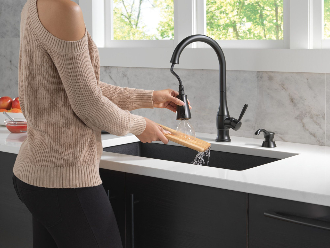 Delta 19831Z-BLSD-DST Hazelwood Single Handle Pull Down Kitchen Faucet with Soap Dispenser and ShieldSpray Technology, Matte Black