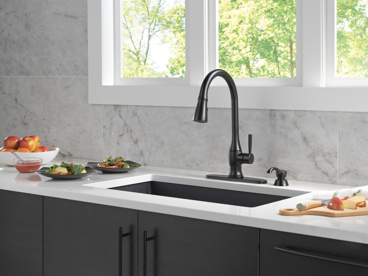 Delta 19831Z-BLSD-DST Hazelwood Single Handle Pull Down Kitchen Faucet with Soap Dispenser and ShieldSpray Technology, Matte Black