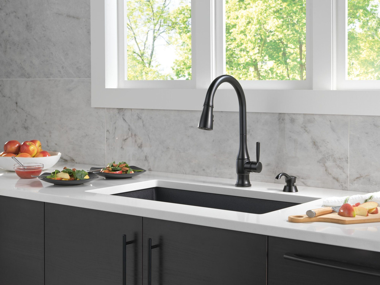Delta 19831Z-BLSD-DST Hazelwood Single Handle Pull Down Kitchen Faucet with Soap Dispenser and ShieldSpray Technology, Matte Black