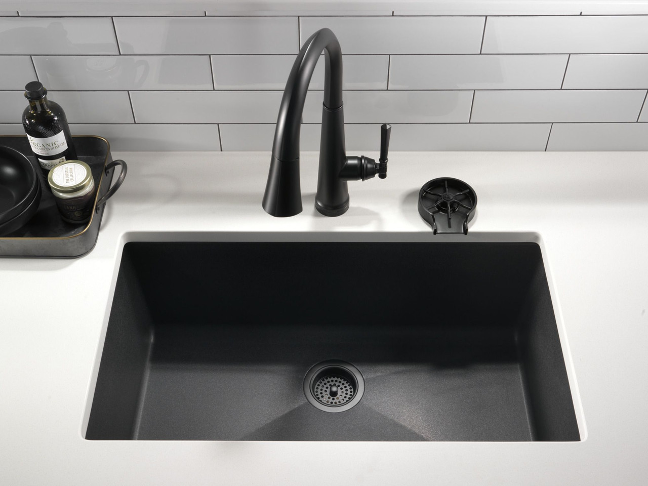 9182T-BL-DST Emmeline Single Handle Pull Down Kitchen Faucet with Touch2O Technology, Matte Black