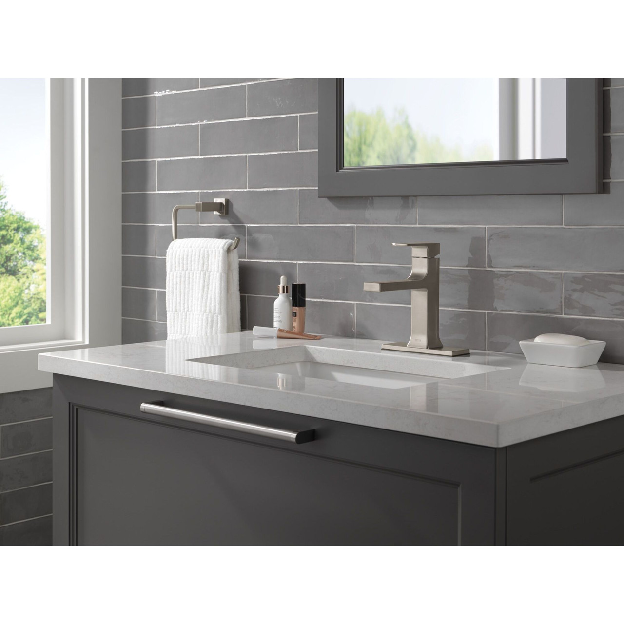 Delta 537-SSMPU-DST Velum 6.50-in x 6.00-in x 7.56-in Single Handle Bathroom Faucet, Stainless