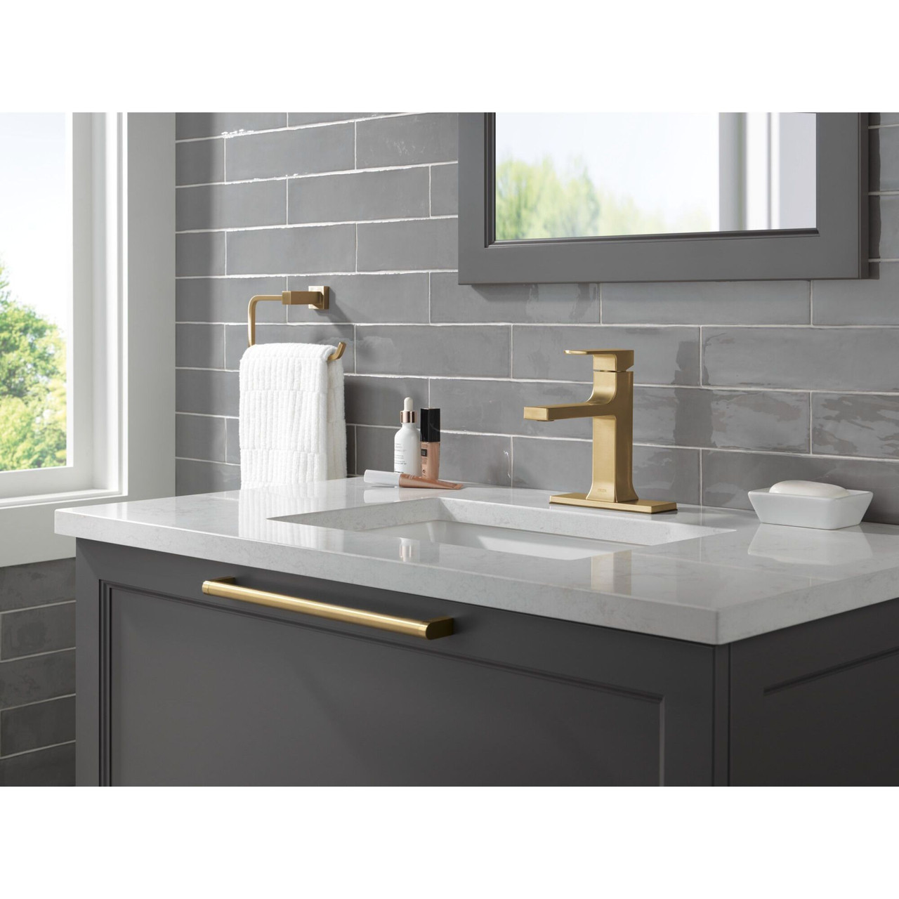 Delta 537-CZMPU-DST Velum 6.50-in x 6.00-in x 7.56-in Single Handle Bathroom Faucet, Champagne Bronze