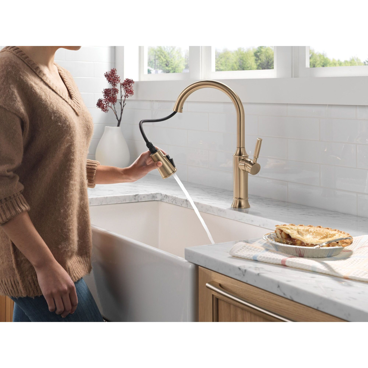 9184-CZ-PR-DST Renaldi 11.56-in x 2.81-in x 16.56-in Single-Handle Pull-Down Kitchen Faucet, Lumicoat Champagne Bronze