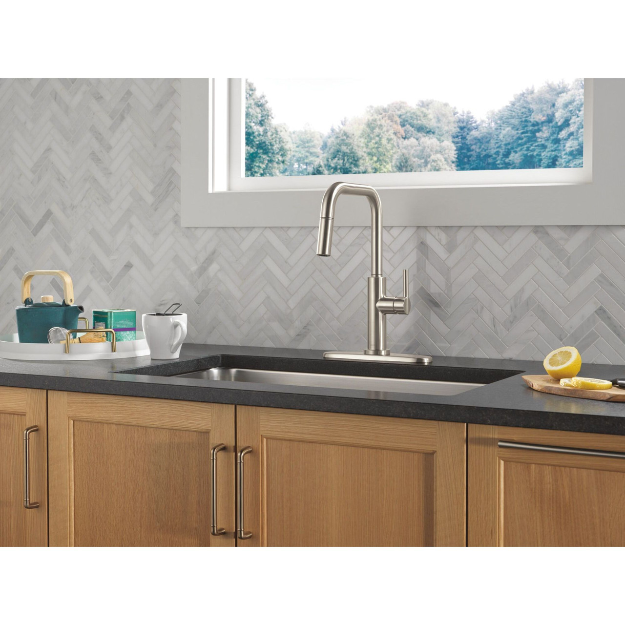 Delta 19868LF-SS Nicoli 11.06-in x 10.75-in x 15.75-in Single-Handle Pull-Down Kitchen Faucet, Stainless