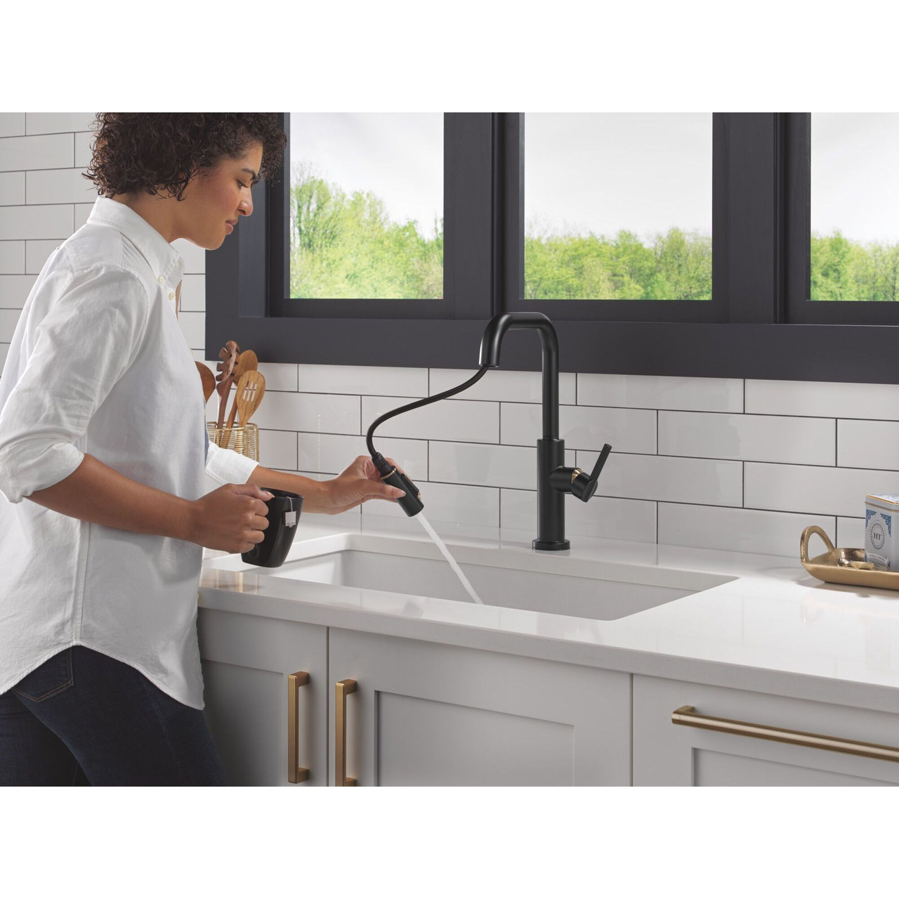 Delta 19868LF-GZ Nicoli 11.06-in x 10.75-in x 15.75-in Single-Handle Pull-Down Kitchen Faucet, Matte Black and Champagne Bronze