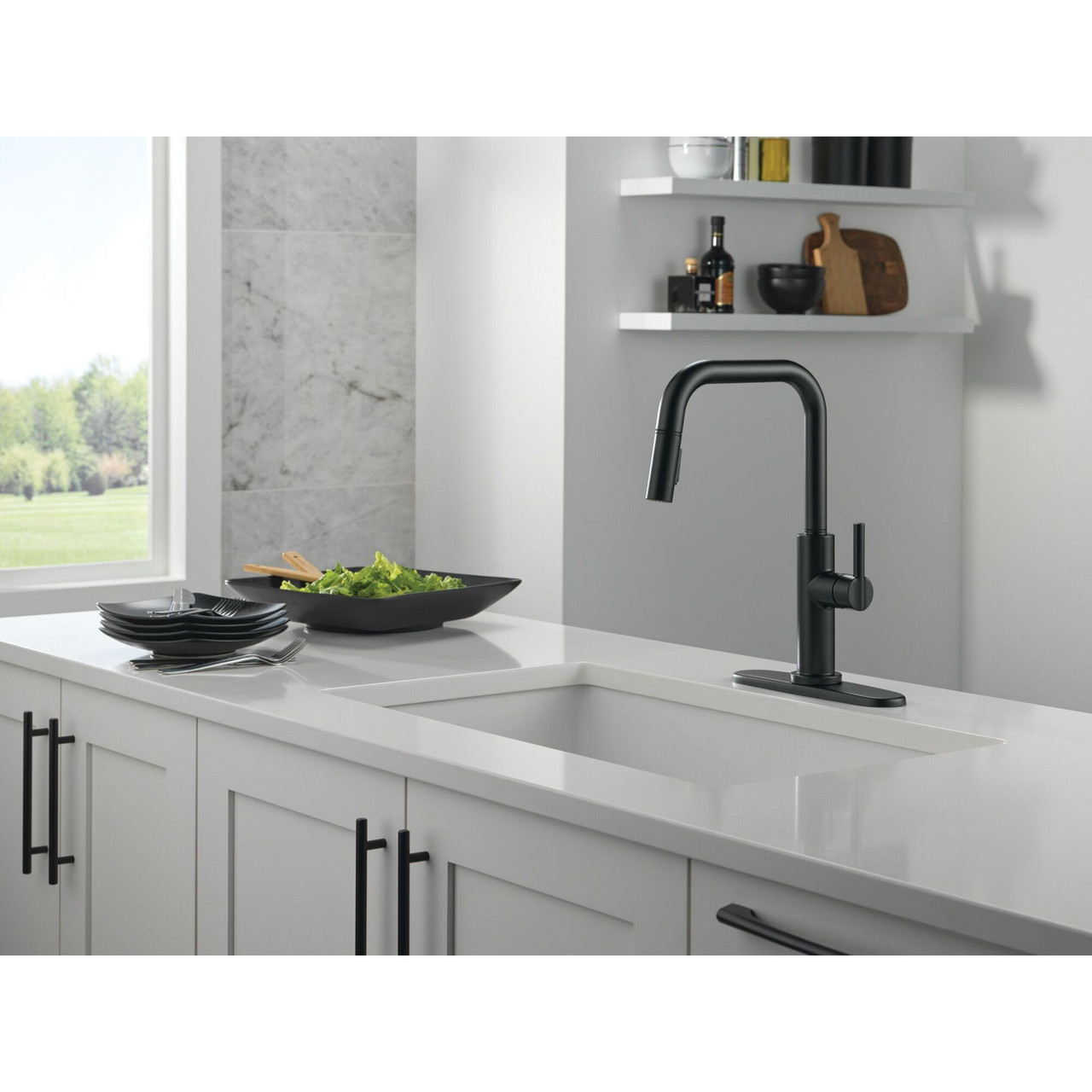 Delta 19868LF-BL Nicoli 11.06-in x 10.75-in x 15.75-in Single-Handle Pull-Down Kitchen Faucet, Matte Black