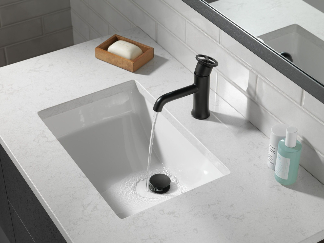 Delta 558-BLLPU-DST Trinsic Single Handle Bathroom Faucet, Matte Black