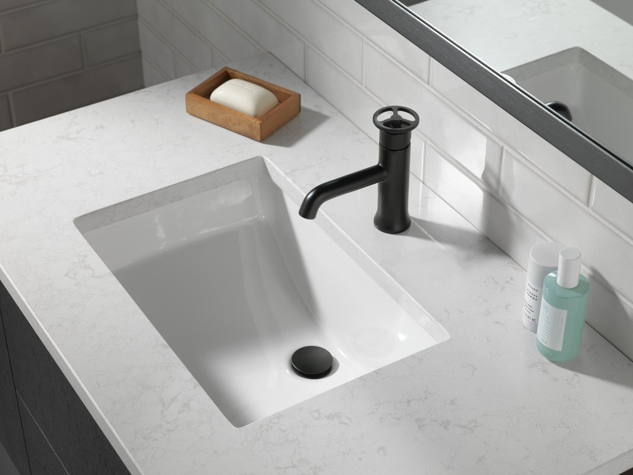 Delta 558-BLLPU-DST Trinsic Single Handle Bathroom Faucet, Matte Black