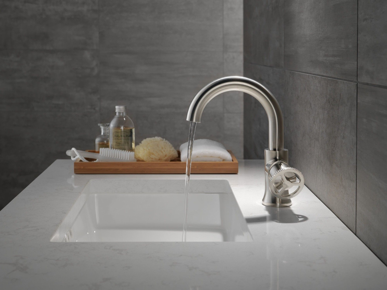 Delta 558HAR-SS-DST Trinsic Single Handle Bathroom Faucet, Stainless
