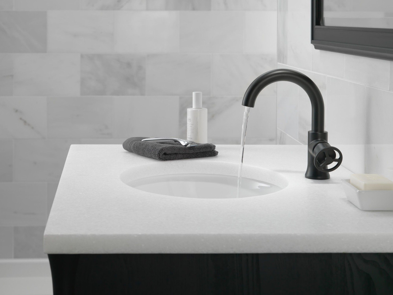 Delta 558HAR-BL-DST Trinsic Single Handle Bathroom Faucet, Matte Black