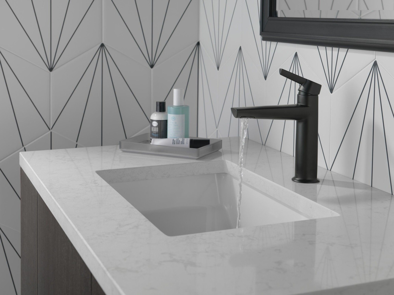 Delta 571-BLMPU-DST Galeon Single Handle Bathroom Faucet, Matte Black