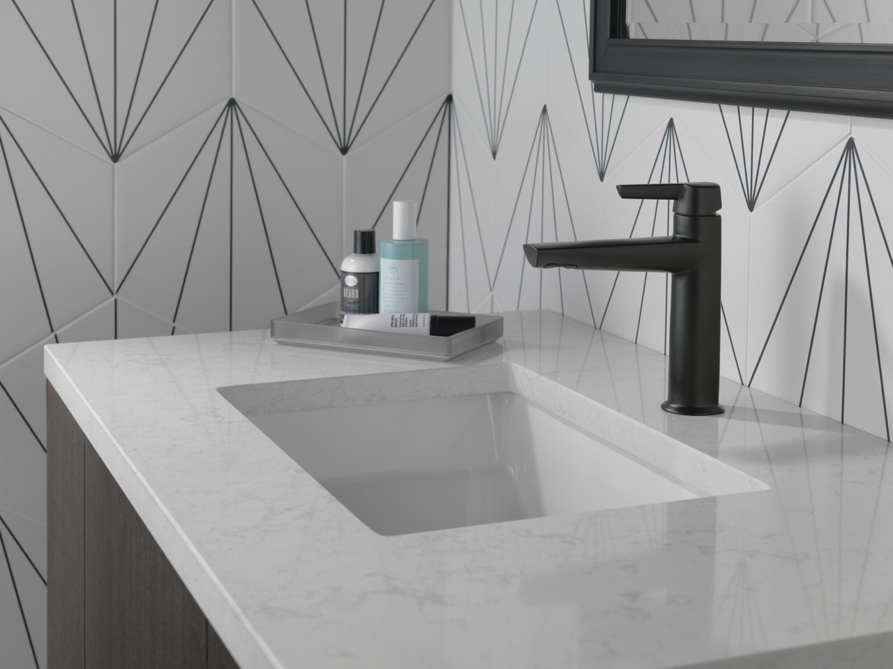 Delta 571-BLMPU-DST Galeon Single Handle Bathroom Faucet, Matte Black