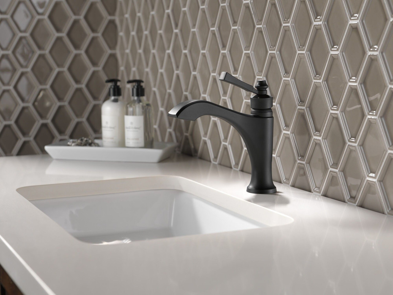 Delta 556-BLLPU-DST Dorval Single Handle Bathroom Faucet, Matte Black