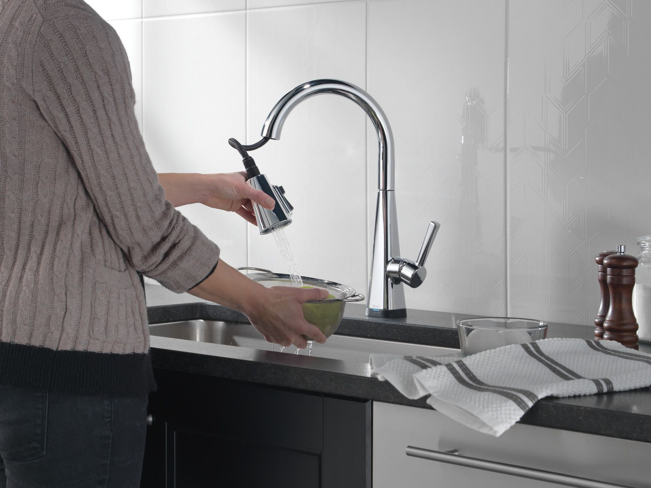 19802TZ-DST Lenta Single Handle Pull Down Kitchen Faucet with Touch2O Technology, Chrome