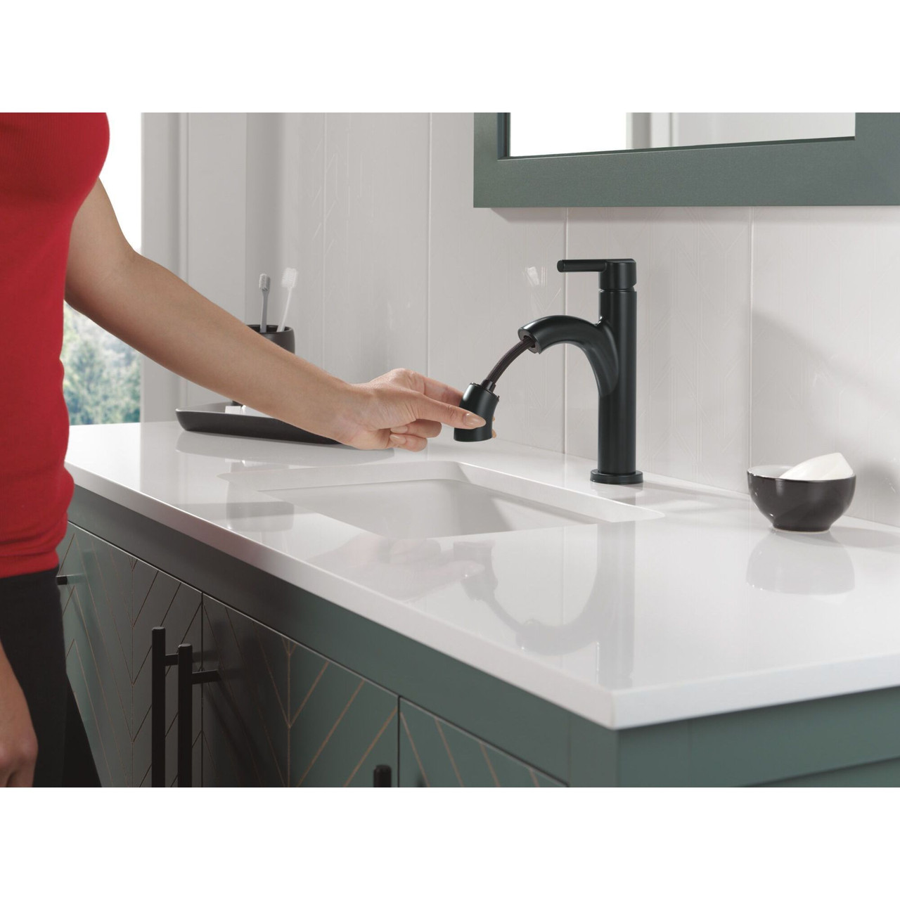 Delta 15749LF-BLPD Nicoli 6.81-in x 6.06-in x 8.75-in Single Handle Pull-Down Bathroom Faucet, Matte Black