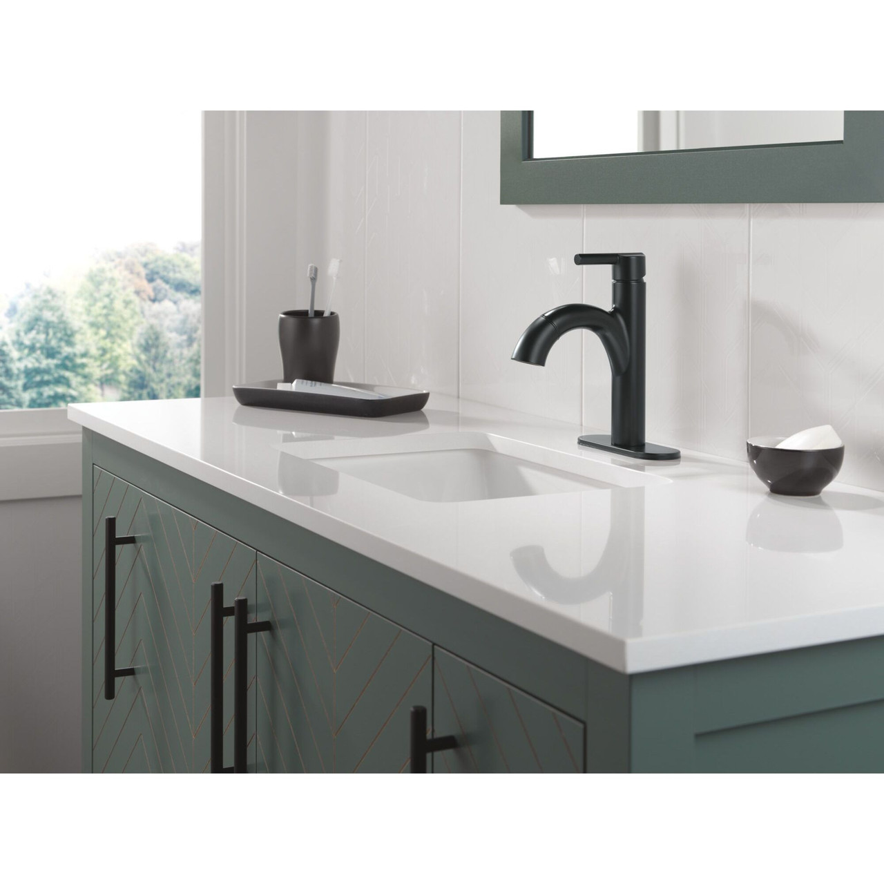 15749LF-BLPD Nicoli 6.81-in x 6.06-in x 8.75-in Single Handle Pull-Down Bathroom Faucet, Matte Black