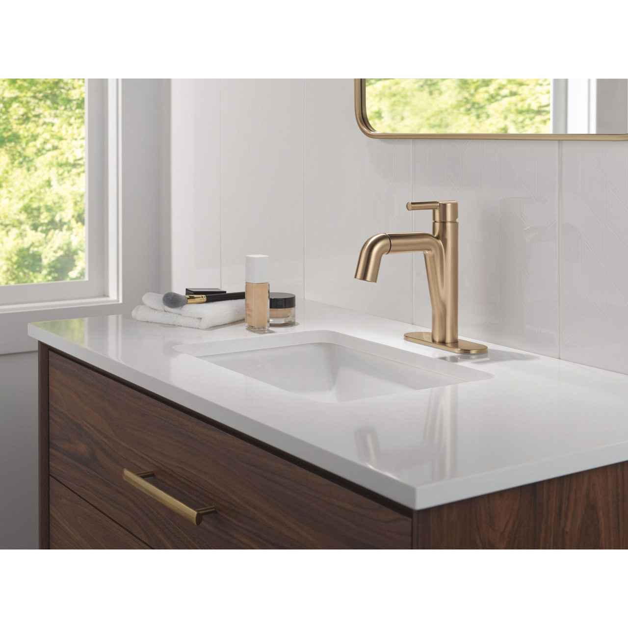 Delta 15849LF-CZPD Nicoli 7.31-in x 6.06-in x 8.63-in Single Handle Pull-Down Bathroom Faucet, Champagne Bronze