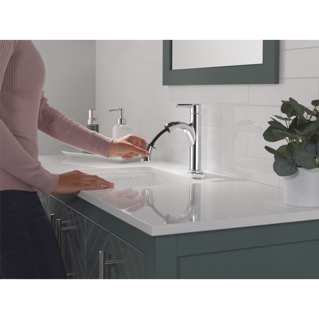 Delta 15749LF-PD Nicoli 6.81-in x 6.06-in x 8.75-in Single Handle Pull-Down Bathroom Faucet, Chrome